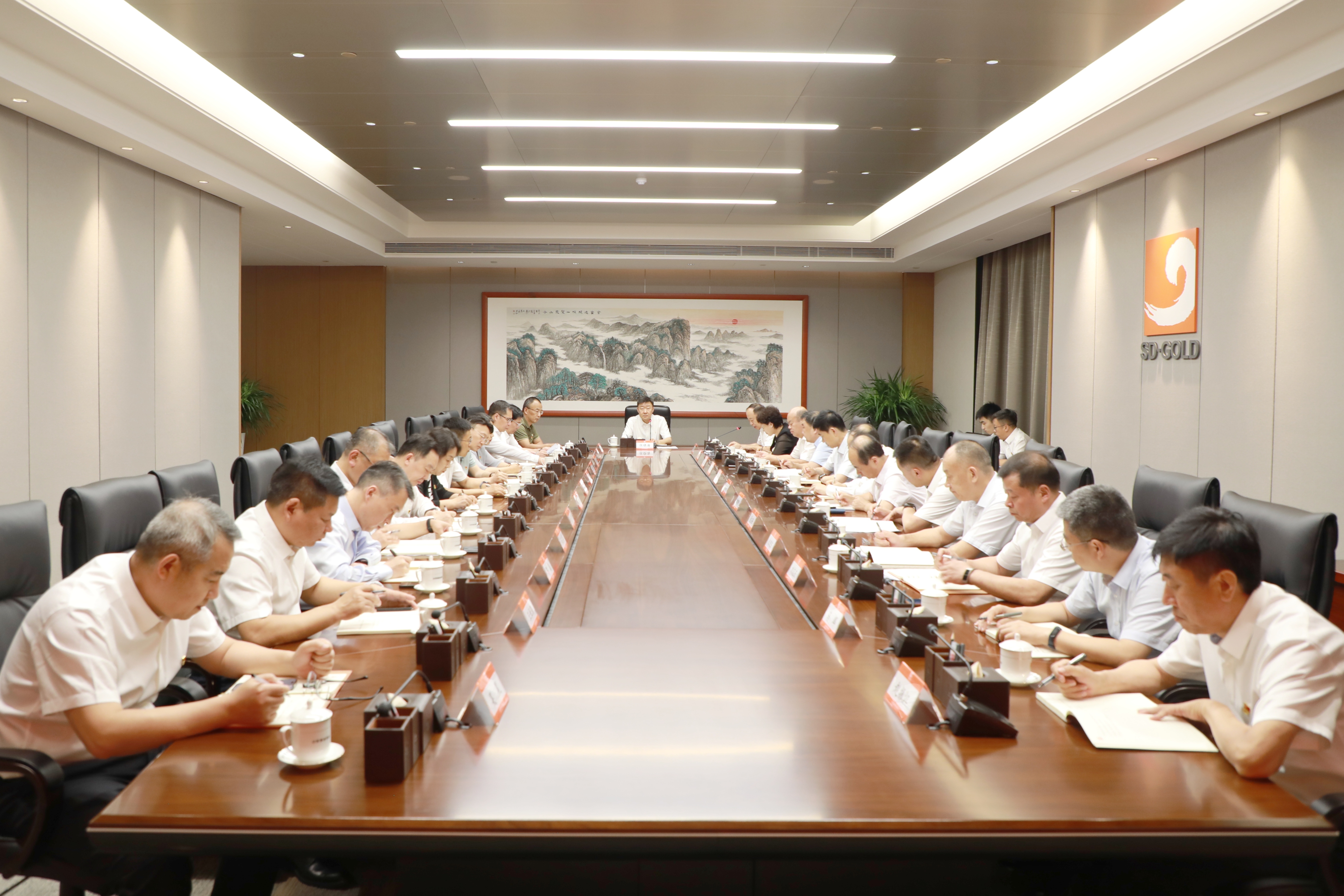 集團黨委理論學(xué)習(xí)中心組進(jìn)行集體學(xué)習(xí)