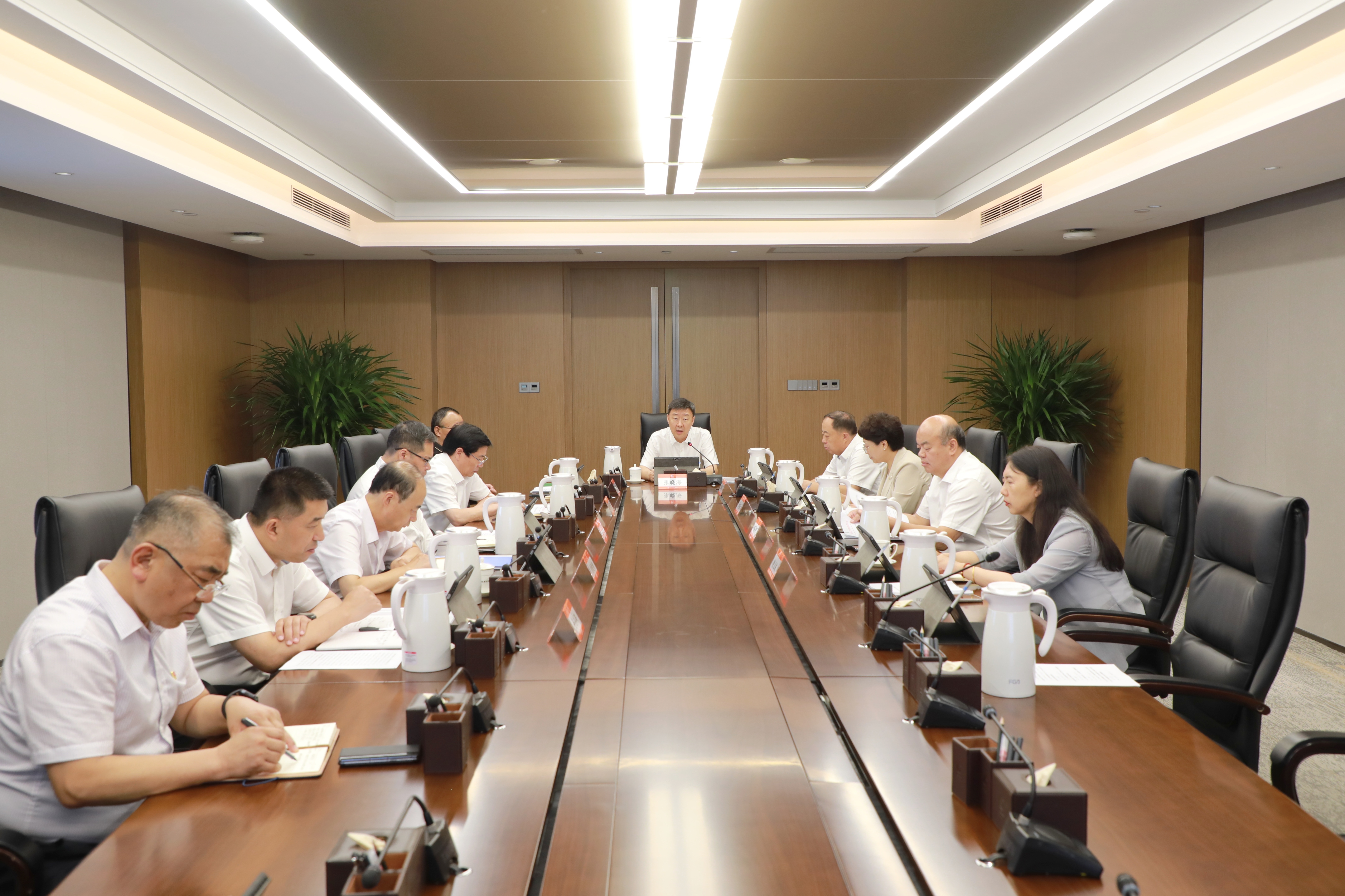 集團(tuán)黨委常委會(huì)召開會(huì)議  傳達(dá)學(xué)習(xí)習(xí)近平總書記重要講話重要指示精神? 研究有關(guān)事項(xiàng)