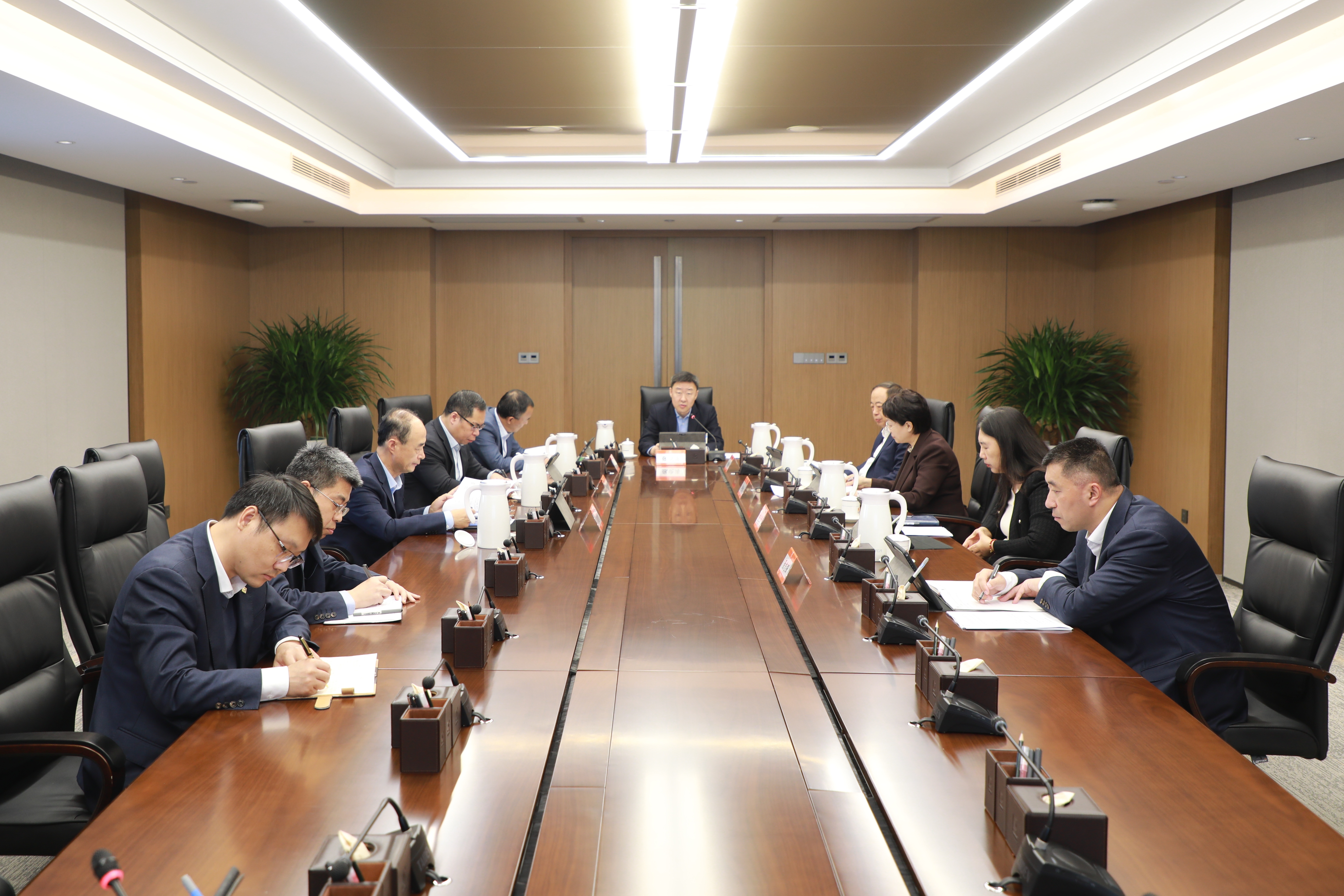 集團(tuán)黨委常委會(huì)召開(kāi)會(huì)議 傳達(dá)學(xué)習(xí)習(xí)近平總書(shū)記重要講話精神 研究有關(guān)事項(xiàng)